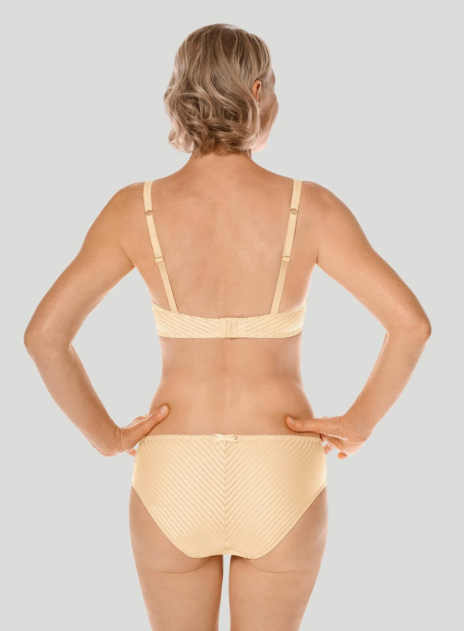 Amoena: Karolina Soft Cup Mastectomy Bra Sand